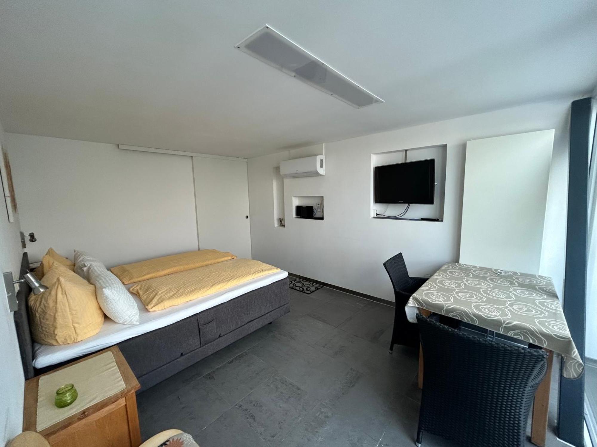 Gaestehaus Sommertal Mit Pool Im Garten, Eigener Parkplatz, 800M Zum Bodensee, 300M Zur Altstadt Meersburg Pokoj fotografie