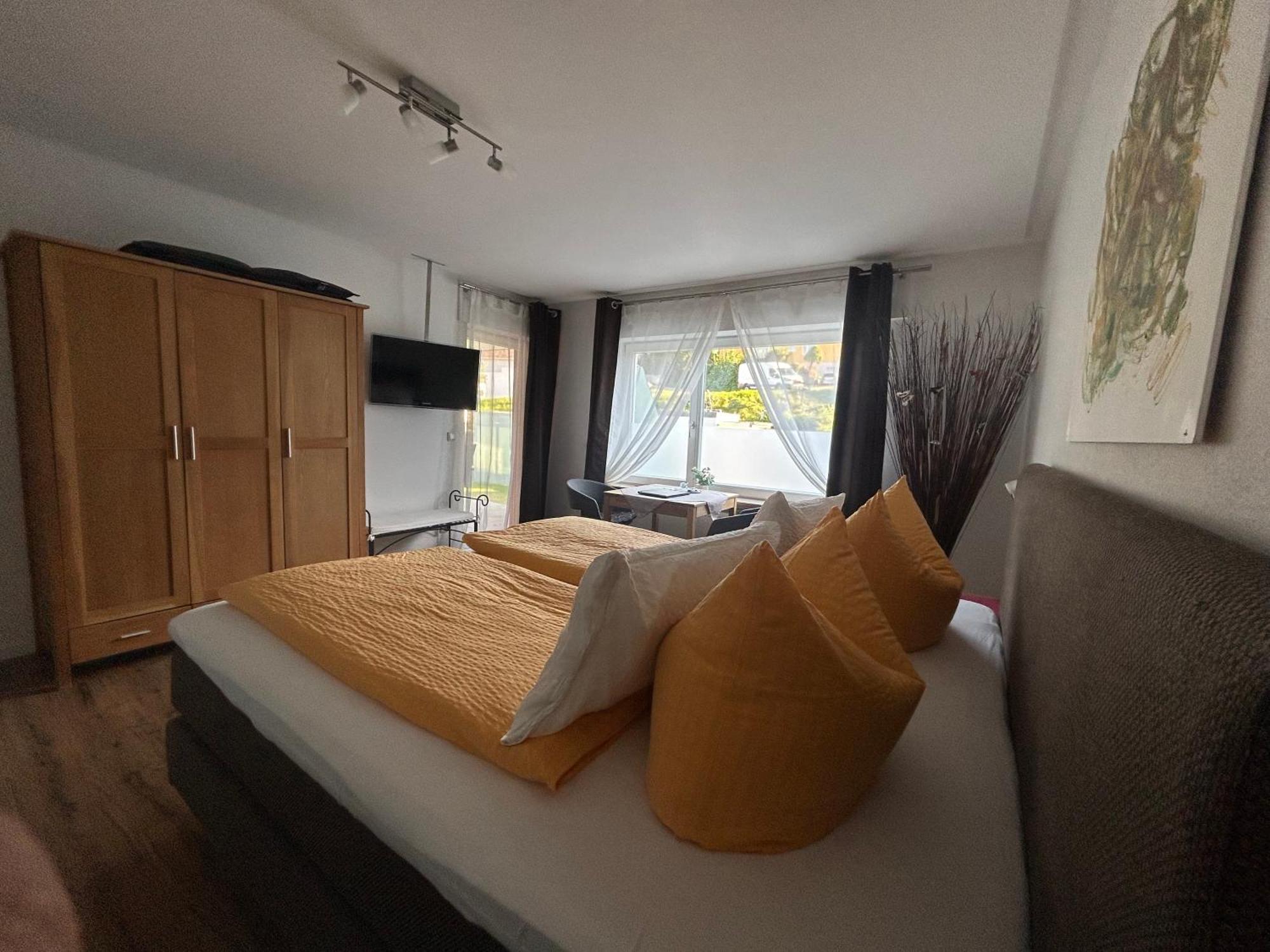 Gaestehaus Sommertal Mit Pool Im Garten, Eigener Parkplatz, 800M Zum Bodensee, 300M Zur Altstadt Meersburg Pokoj fotografie